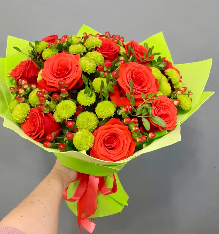 Букет цветов из: Хризантемы и Розы в Октябрьский Хабаровский край