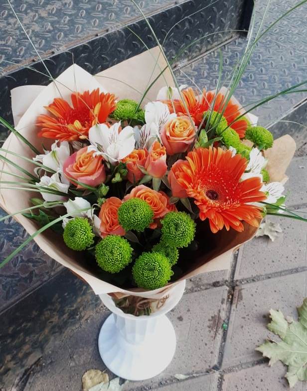 Букет цветов из: Герберы, Хризантемы, Альстромерии и Розы в Октябрьский Хабаровский край