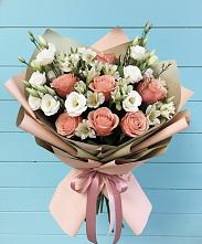 Букет цветов из:  Розы, Альстромерии и Лизиантусы в Октябрьский Хабаровский край