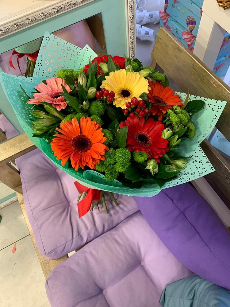 Букет цветов из: Герберы, Хризантемы и Альстромерии в Октябрьский Хабаровский край