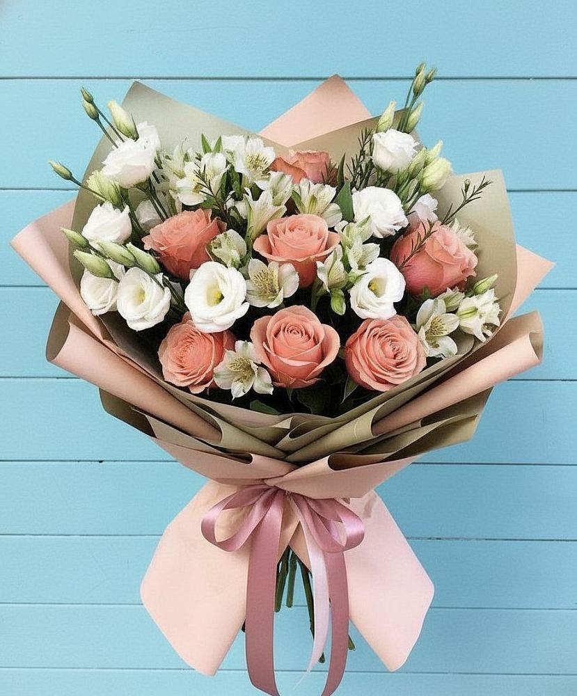 Букет цветов из: Розы, Альстромерии и Лизиантусы в Октябрьский Хабаровский край