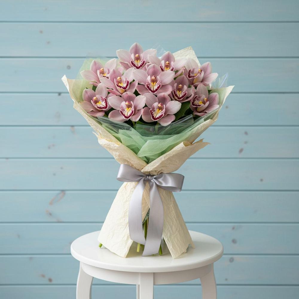 Букет цветов из: Орхидеи и Розы в Октябрьский Хабаровский край