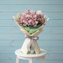 Букет цветов из:  Орхидеи и Розы в Октябрьский Хабаровский край