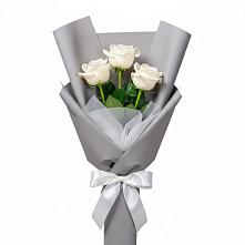 Букет 3 белые розы в Октябрьский Хабаровский край