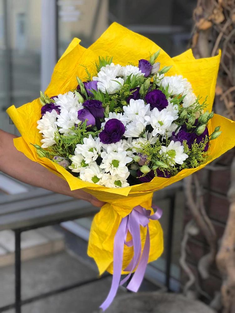 Букет цветов из: Ирисы, Хризантемы и Ромашки в Октябрьский Хабаровский край