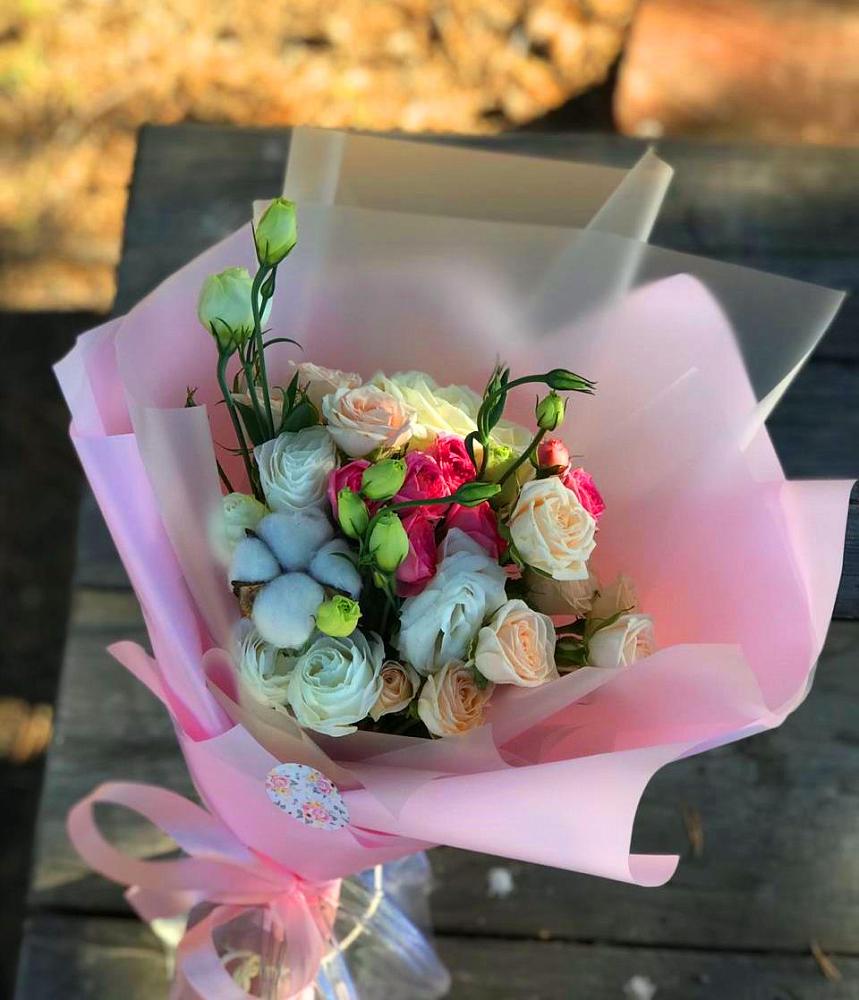 Букет цветов из: Розы и Лизиантусы в Октябрьский Хабаровский край