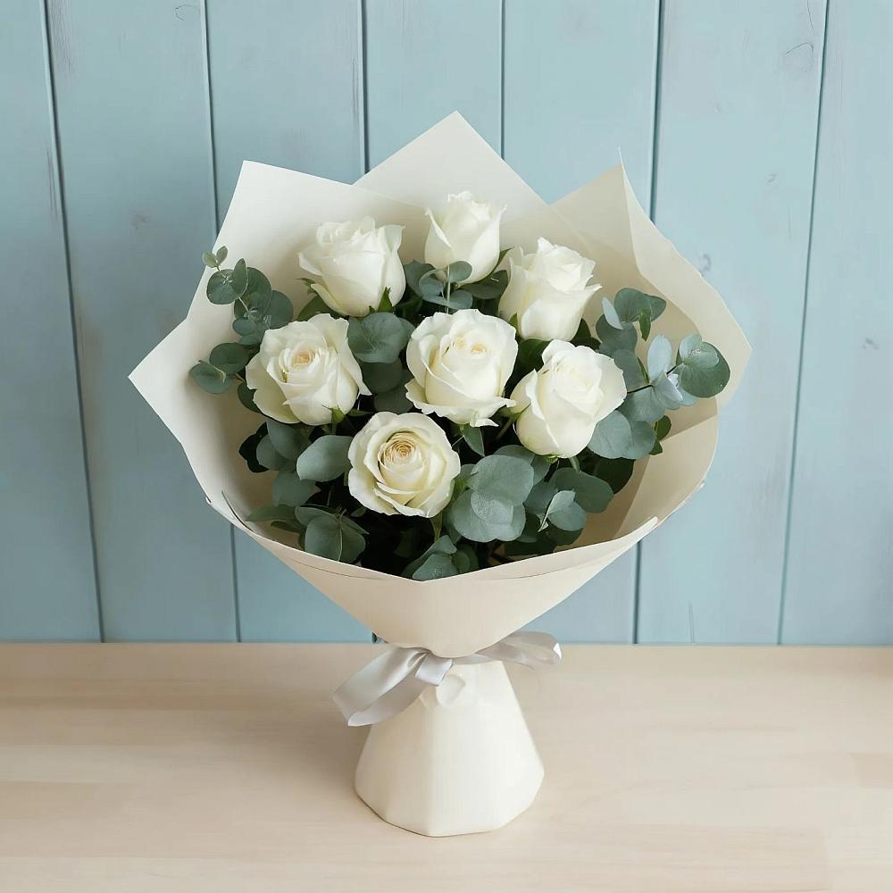 Букет Белые розы в Эвкалипте в Октябрьский Хабаровский край