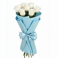 Букет 7 белых роз Проуд в Октябрьский Хабаровский край