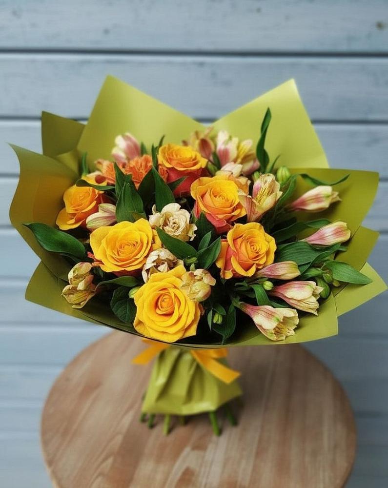 Букет цветов из: Альстромерии и Розы в Октябрьский Хабаровский край