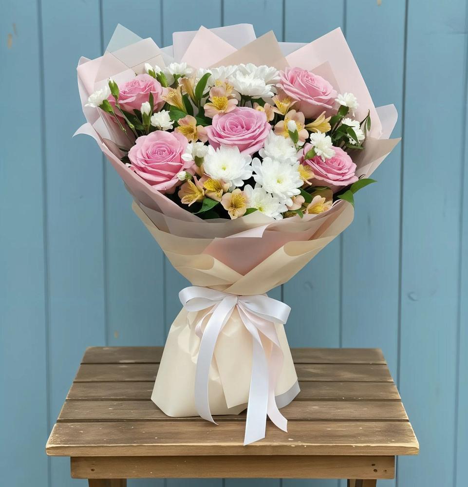 Букет цветов из: Гвоздики, Орхидеи и Розы в Октябрьский Хабаровский край