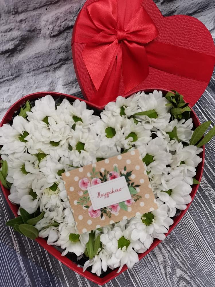 Цветочная композиция из Хризантемы в виде сердца в Октябрьский Хабаровский край