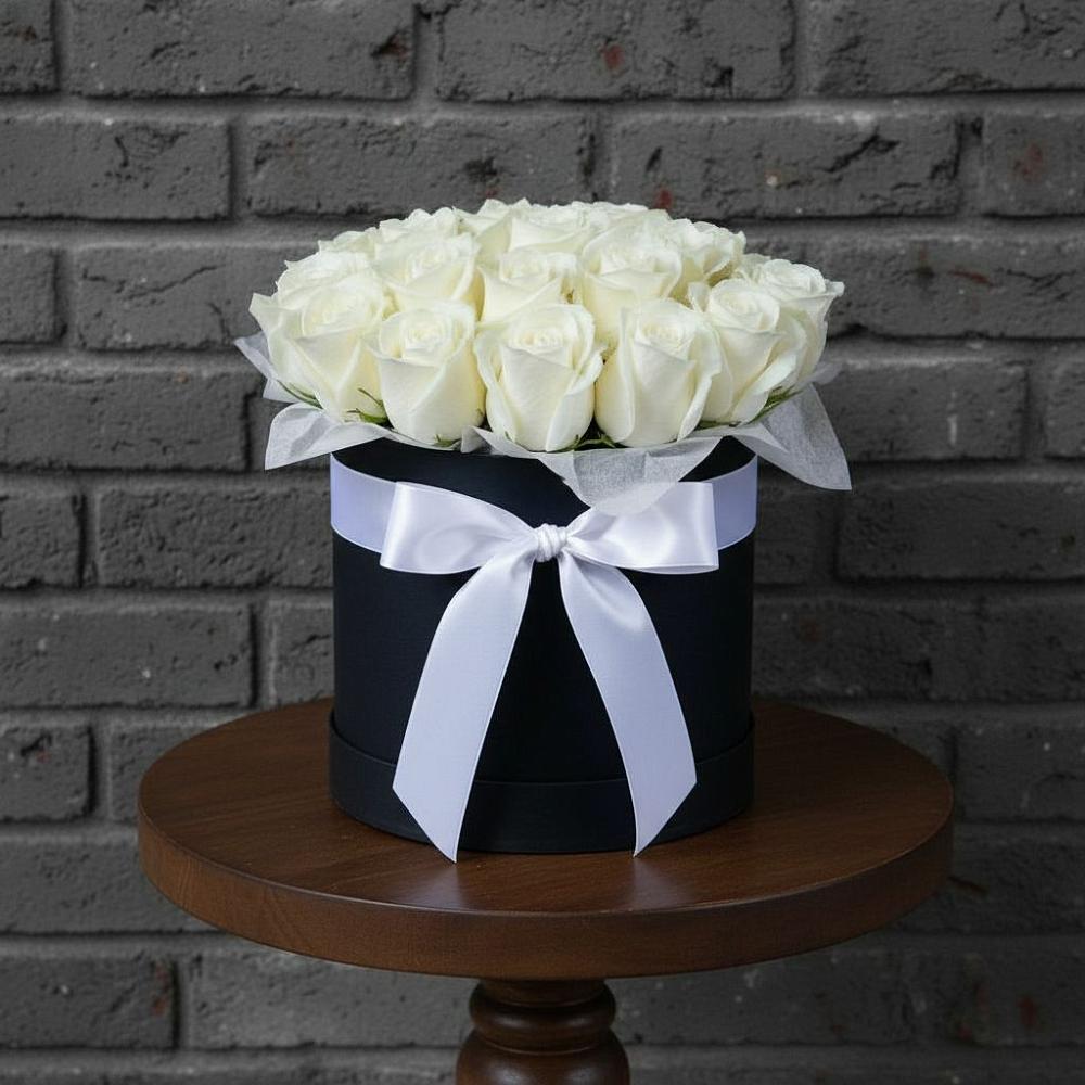 Цветочная композиция из Розы в шляпной коробке в Октябрьский Хабаровский край