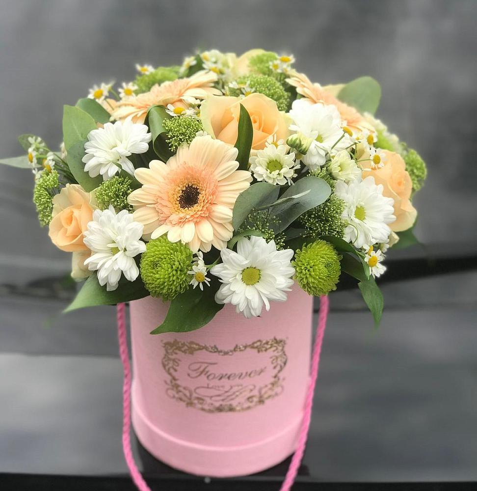 Цветочная композиция из Розы, Герберы и Хризантемы в шляпной коробке в Октябрьский Хабаровский край