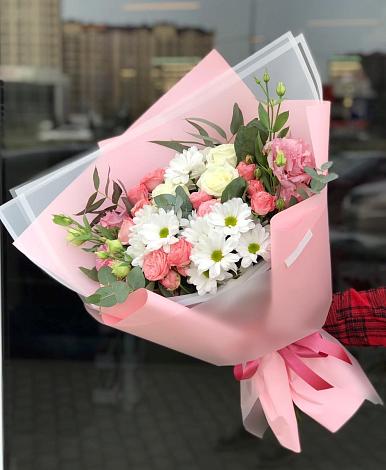 Букет цветов из: Розы, Лизиантусы и Хризантемы в Октябрьский Хабаровский край