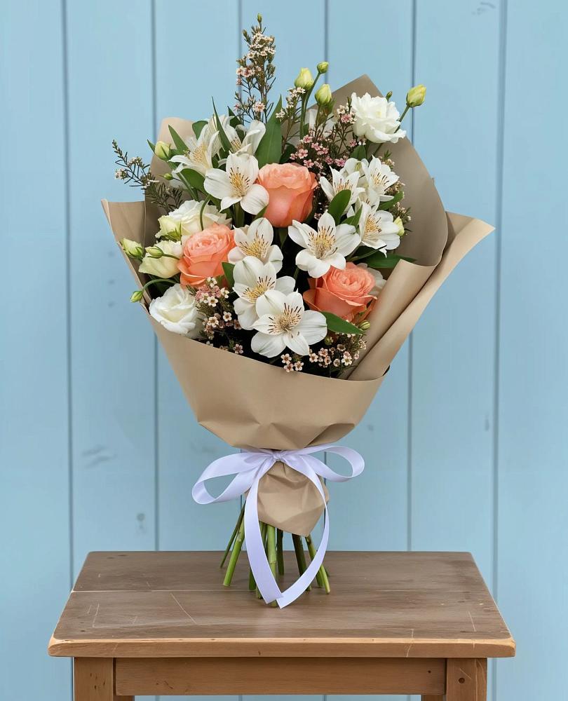 Букет цветов из: Альстромерии, Лизиантусы, Розы и Хризантемы в Октябрьский Хабаровский край