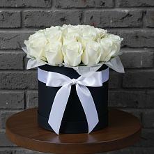 Цветочная композиция из Розы в шляпной коробке в Октябрьский Хабаровский край