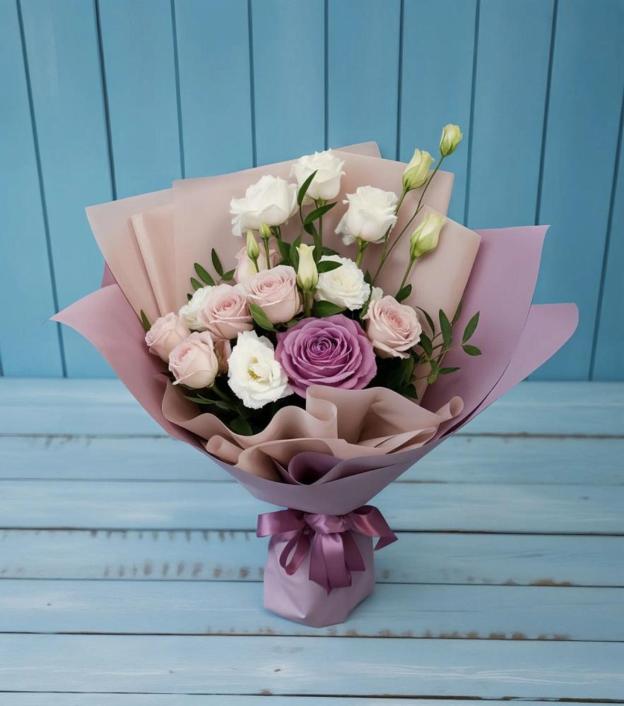 Букет цветов из: Розы и Лизиантусы в Октябрьский Хабаровский край