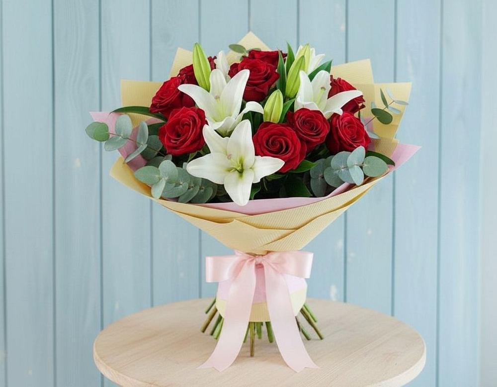 Букет цветов из: Лилии и Розы в Октябрьский Хабаровский край